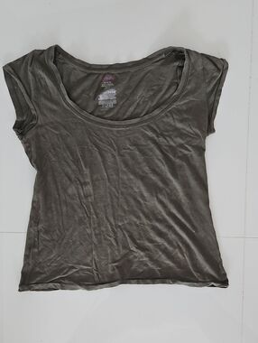 Max Rave Scoop Neck Short Sleeve Tee - Olive